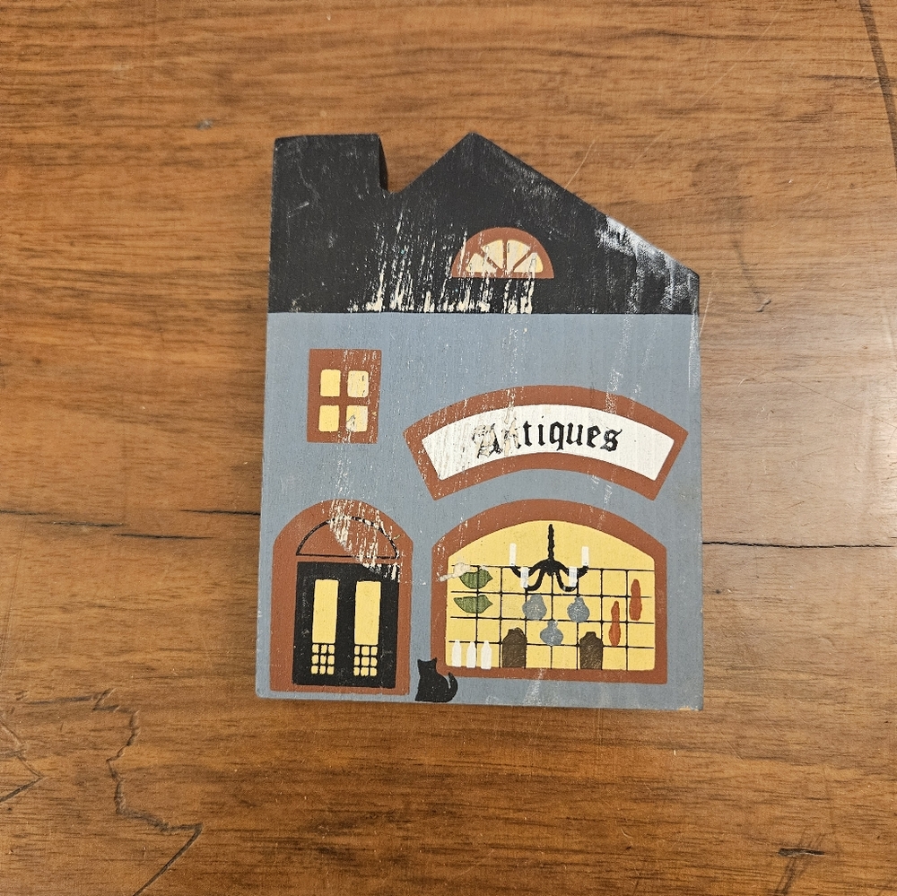 The Cats Meow 1983 Antiques Shop Village Building Vintage Wood Shelf Sitter